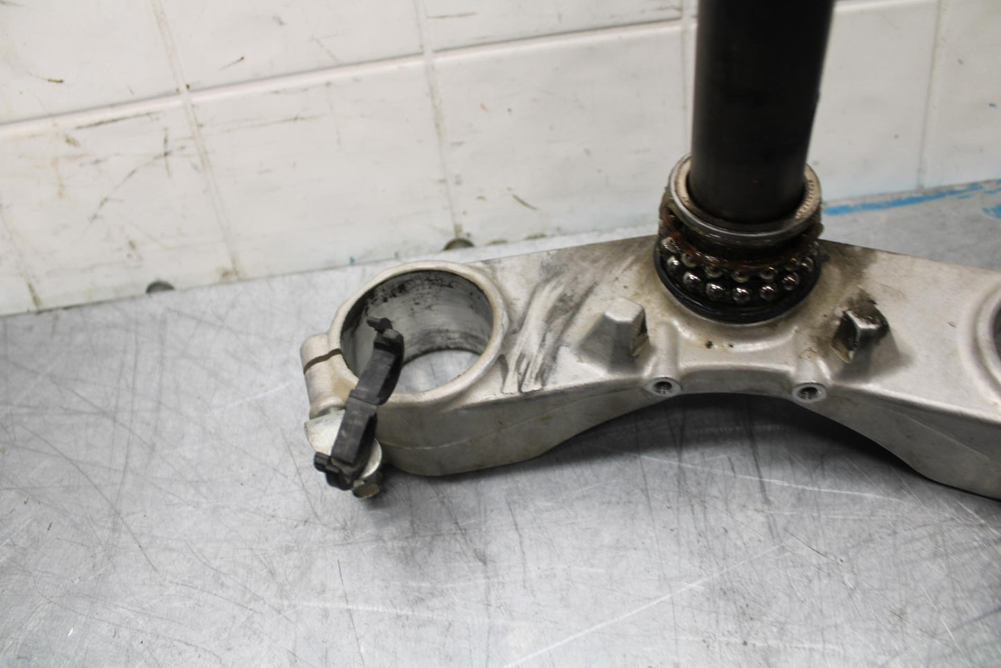 07-08 KAWASAKI CONCOURS 1400 ABS FRONT FORKS CLAMP LOWER TRIPLE TREE STEM BB449