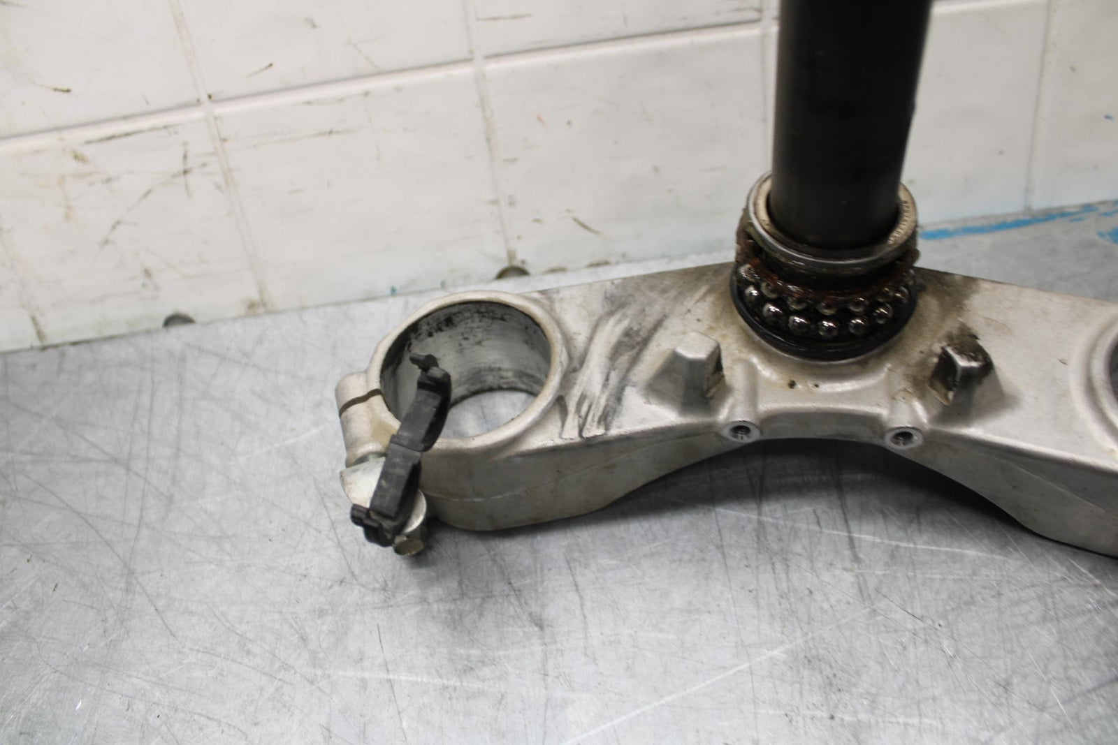 07-08 KAWASAKI CONCOURS 1400 ABS FRONT FORKS CLAMP LOWER TRIPLE TREE STEM BB449