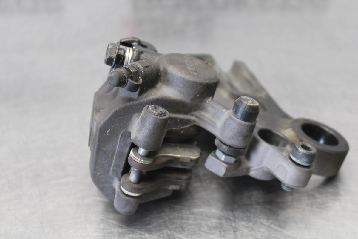 13-18 KAWASAKI NINJA ZX6R REAR BACK BRAKE CALIPER W MOUNT BRACKET BB908