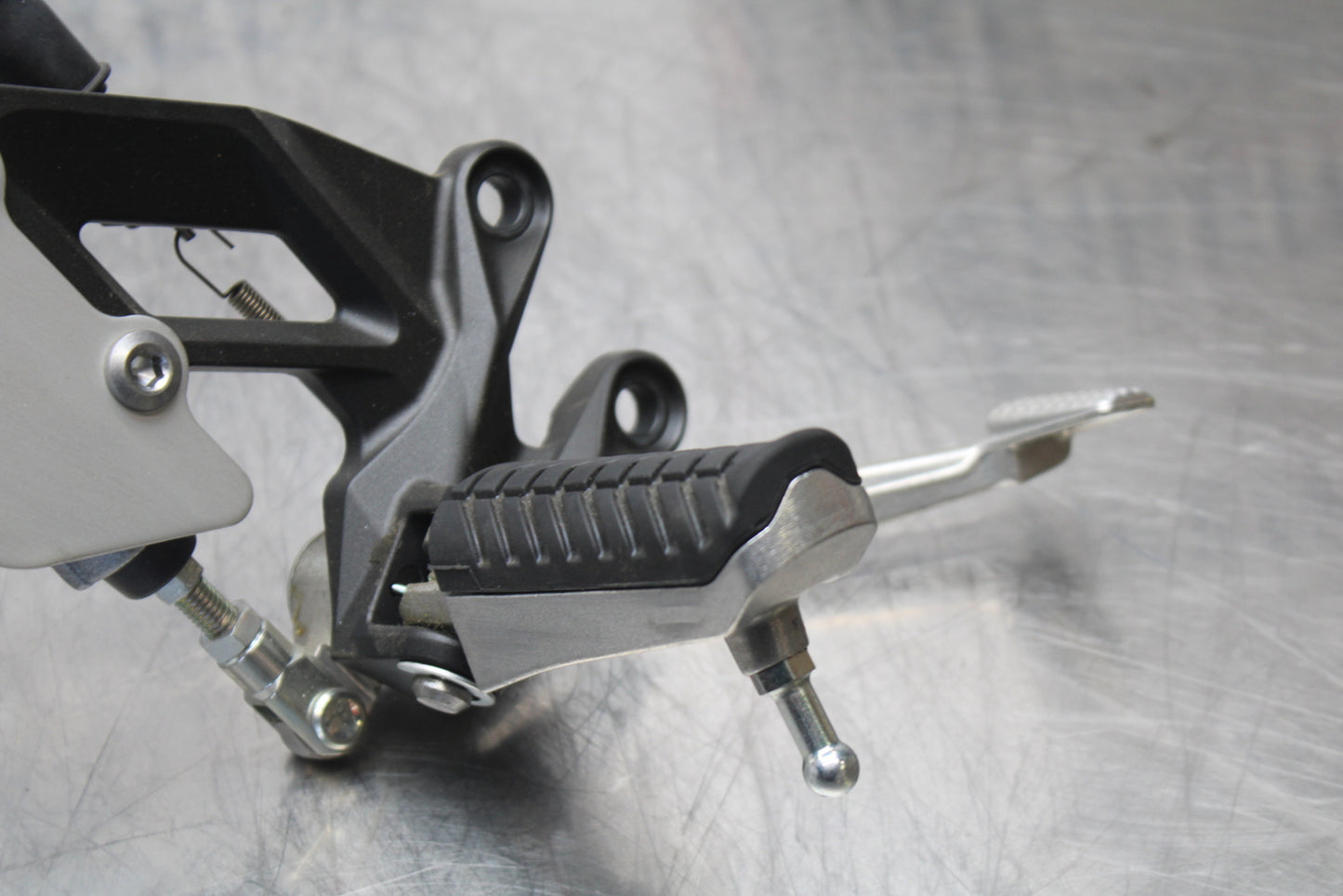 23-24 KAWASAKI NINJA ZX14R NERW!! RIGHT REARSET REAR SET DRIVER FOOT PEG BB153