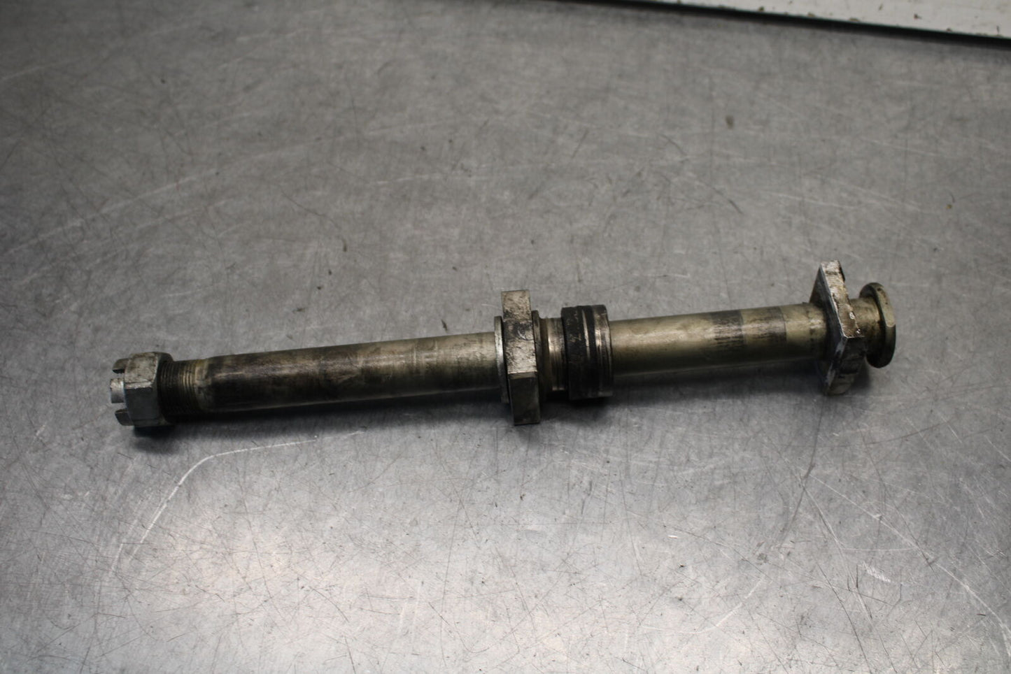 16 KAWASAKI NINJA ZX10R REAR AXLE BACK WHEEL RIM BOLT AXEL 41068-0613 BB650