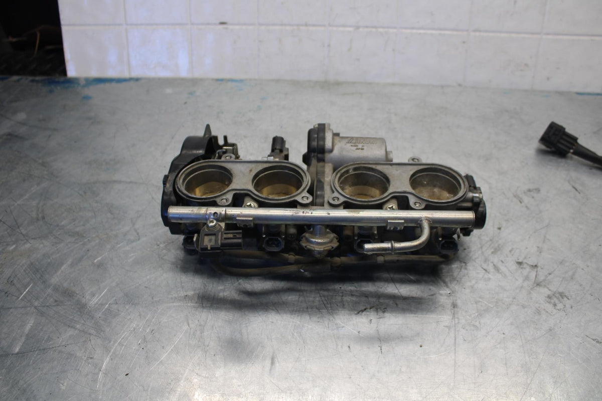 07-08 YAMAHA YZF R1 MAIN FUEL INJECTORS / THROTTLE BODIES BB425