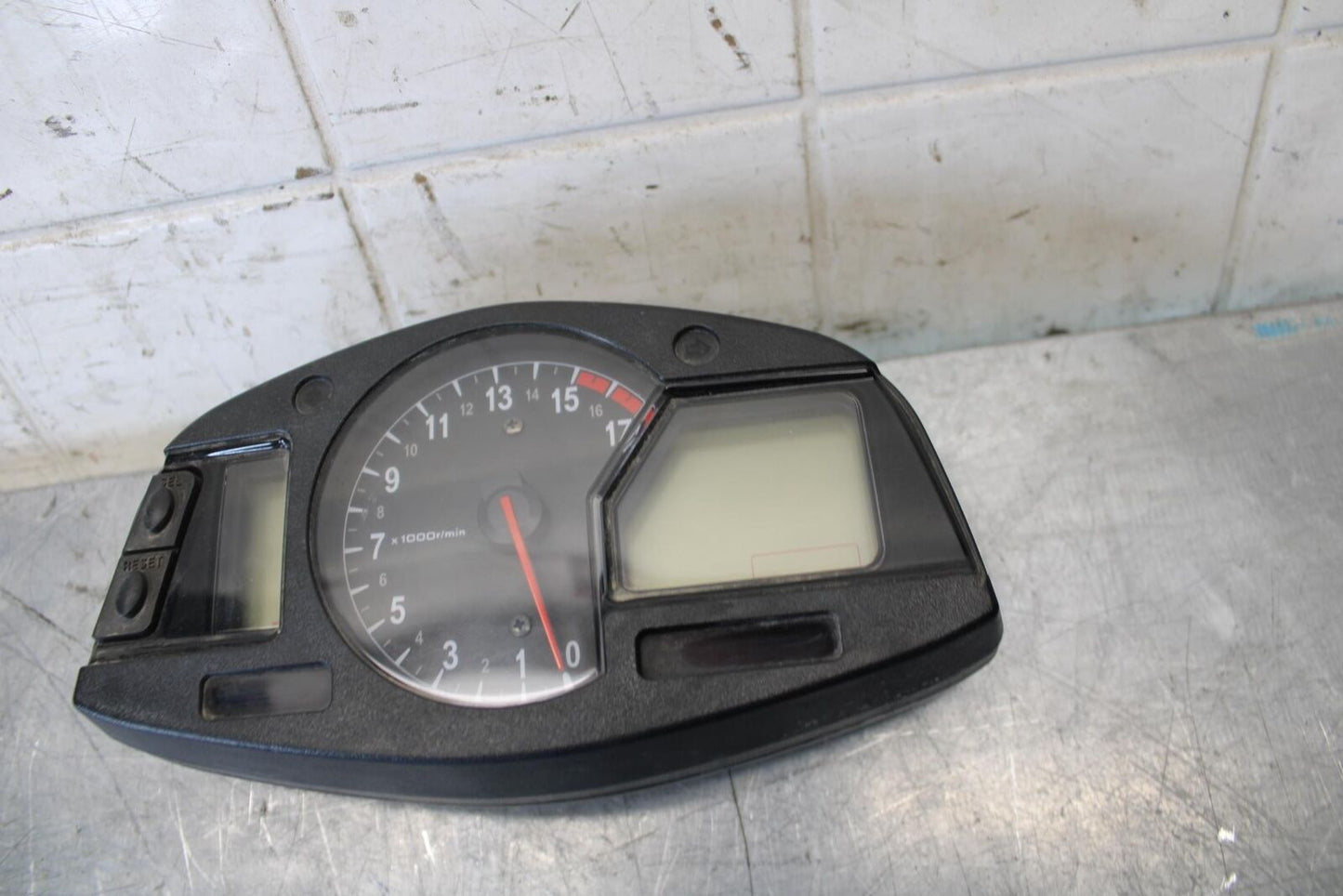 2011 Honda CBR600RR SPEEDO  GAUGES DISPLAY CLUSTER SPEEDOMETER TACHOMETER BB520
