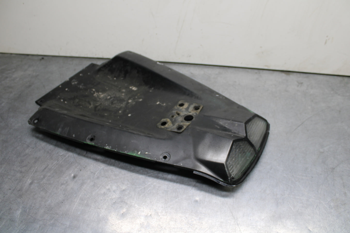 03-05 YAMAHA YZF R6  REAR BACK TAIL UNDERTAIL FAIRING COWL FENDER BB751
