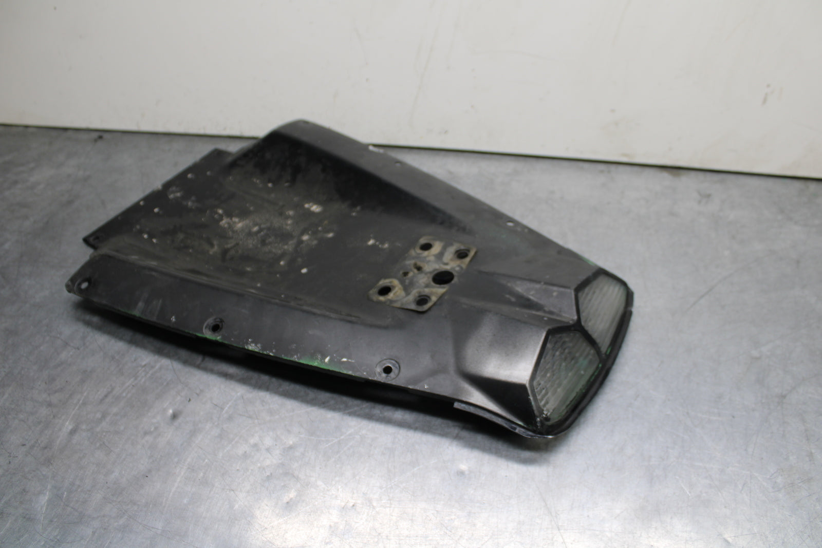 03-05 YAMAHA YZF R6  REAR BACK TAIL UNDERTAIL FAIRING COWL FENDER BB751