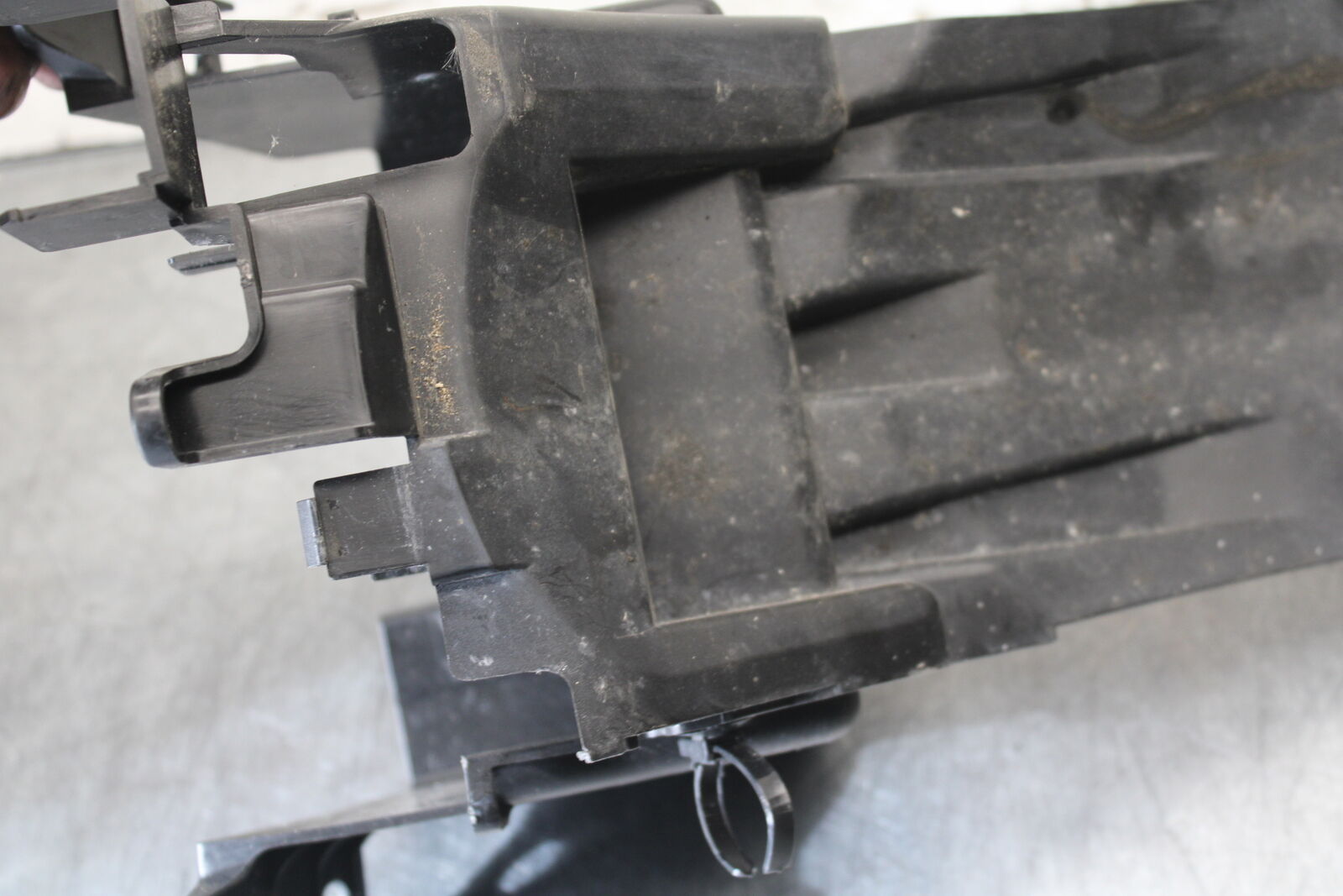 17-24 SUZUKI SV650 REAR BACK TAIL UNDERTAIL BATTERY TRAY PLASTIC BB706