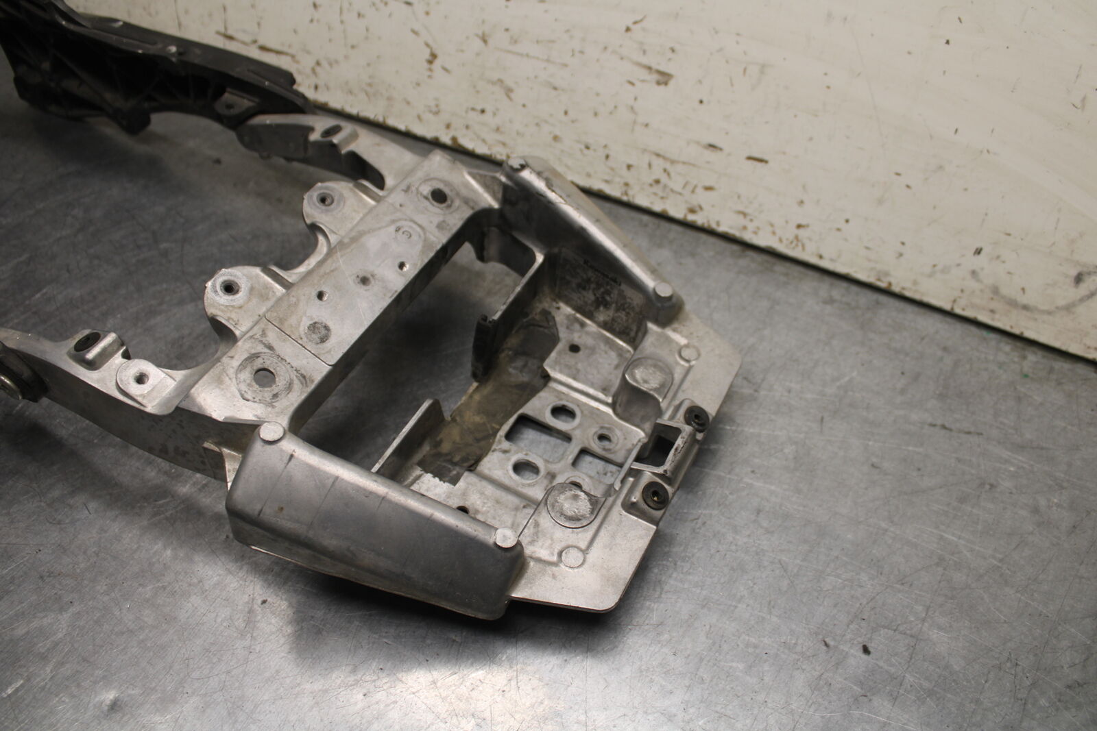 12-13 KAWASAKI Z1000 REAR SUBFRAME BACK SUB FRAME BB743