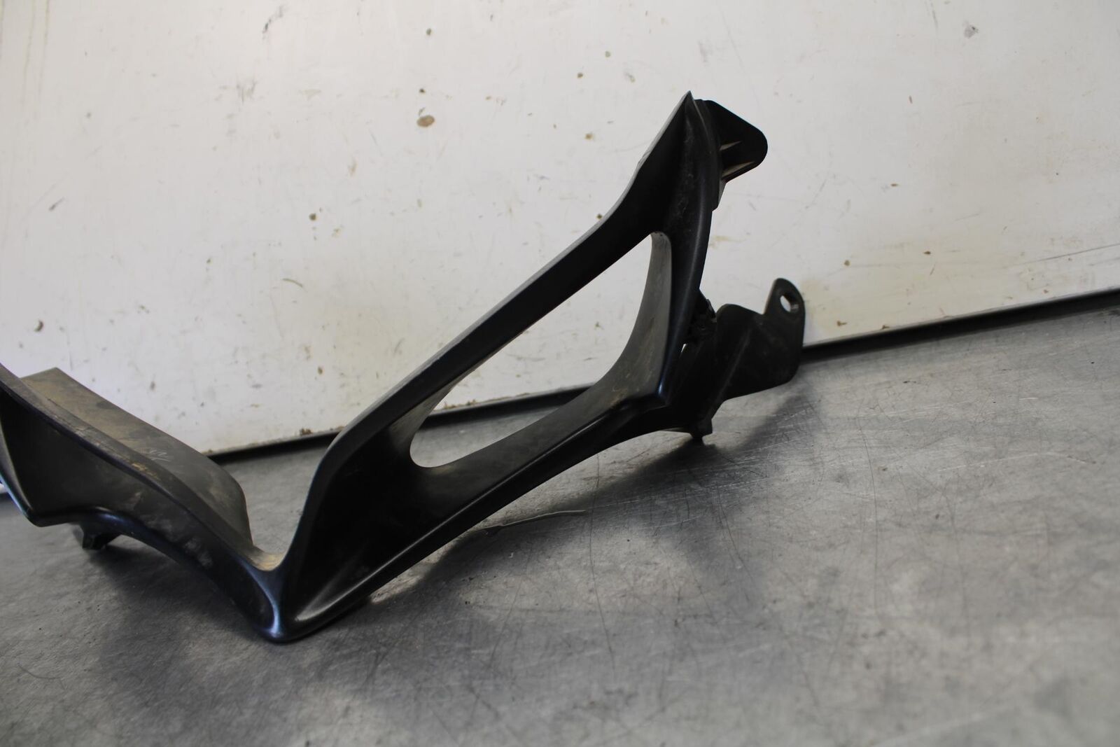 08-10 SUZUKI GSXR 600  FRONT CENTER COWL FAIRING BB101