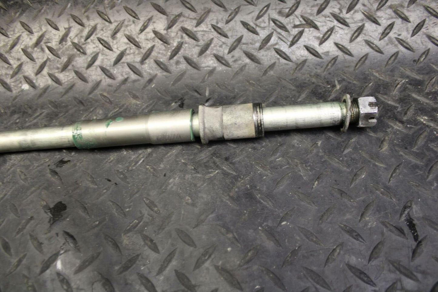 07 SUZUKI BURGMAN 650 REAR AXLE BACK WHEEL RIM PIVOT BOLT AXEL  BB183