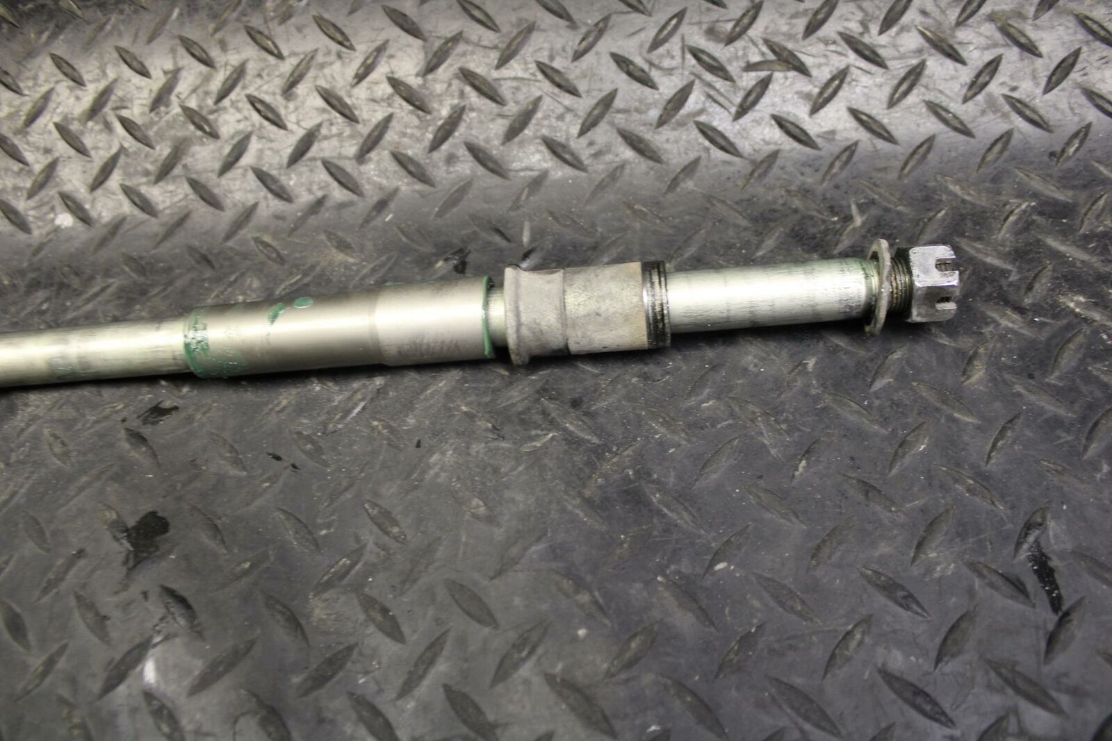 07 SUZUKI BURGMAN 650 REAR AXLE BACK WHEEL RIM PIVOT BOLT AXEL  BB183