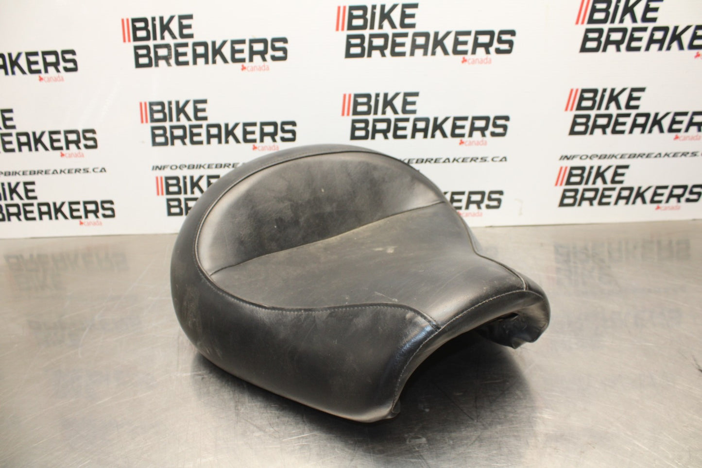 03-08 KAWASAKI VULCAN 1600 FRONT DRIVERS SEAT BB196