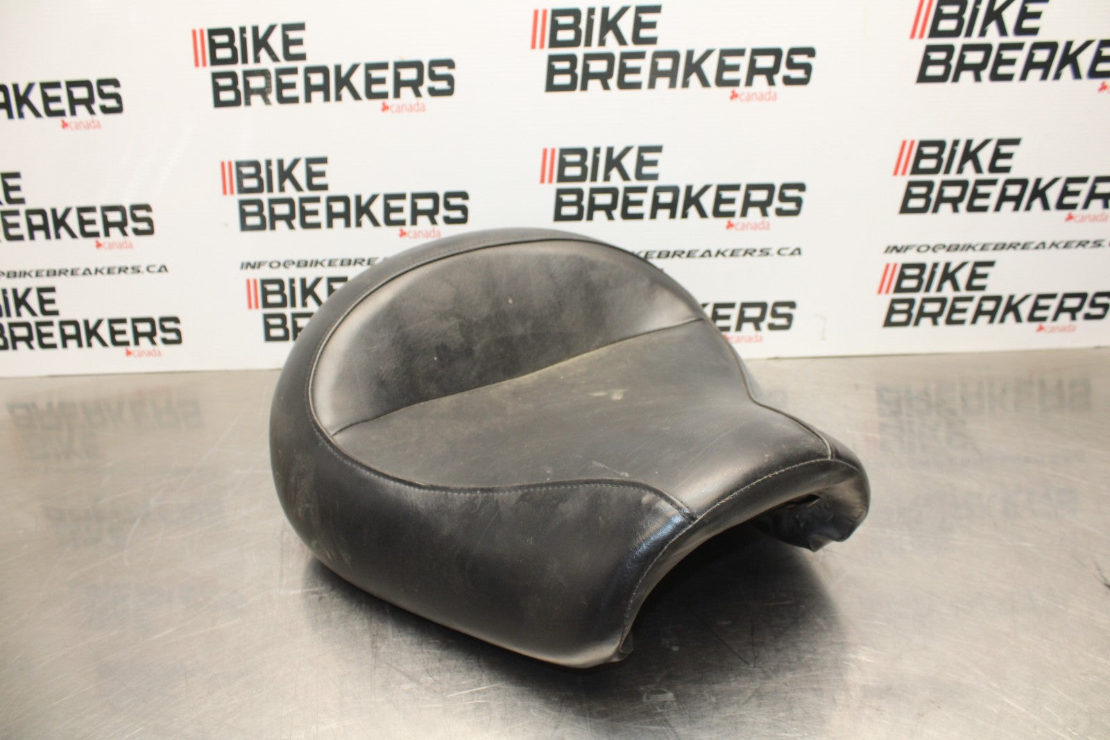 03-08 KAWASAKI VULCAN 1600 FRONT DRIVERS SEAT BB196