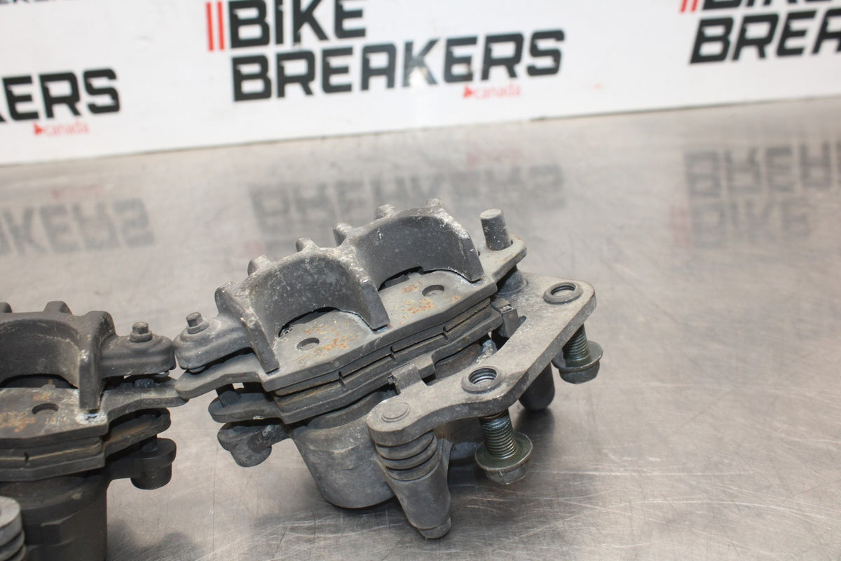 06 SUZUKI SV650S RIGHT LEFT FRONT BRAKE CALIPER SET PAIR CALIPERS BB783