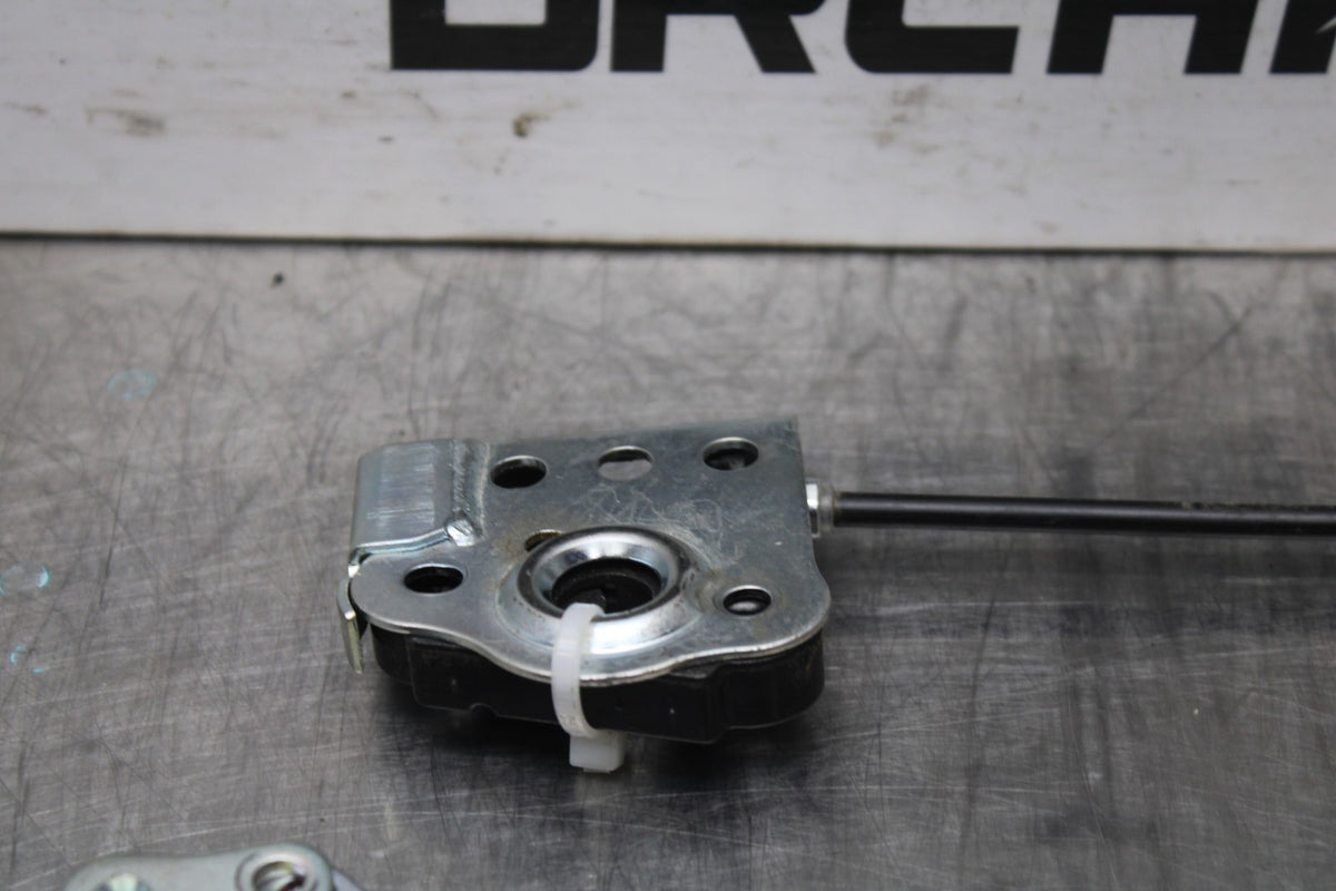 24 KAWASAKI NINJA 500 ABS REAR PASSENGER SEAT LATCH LOCK ASSEMBLY BB818