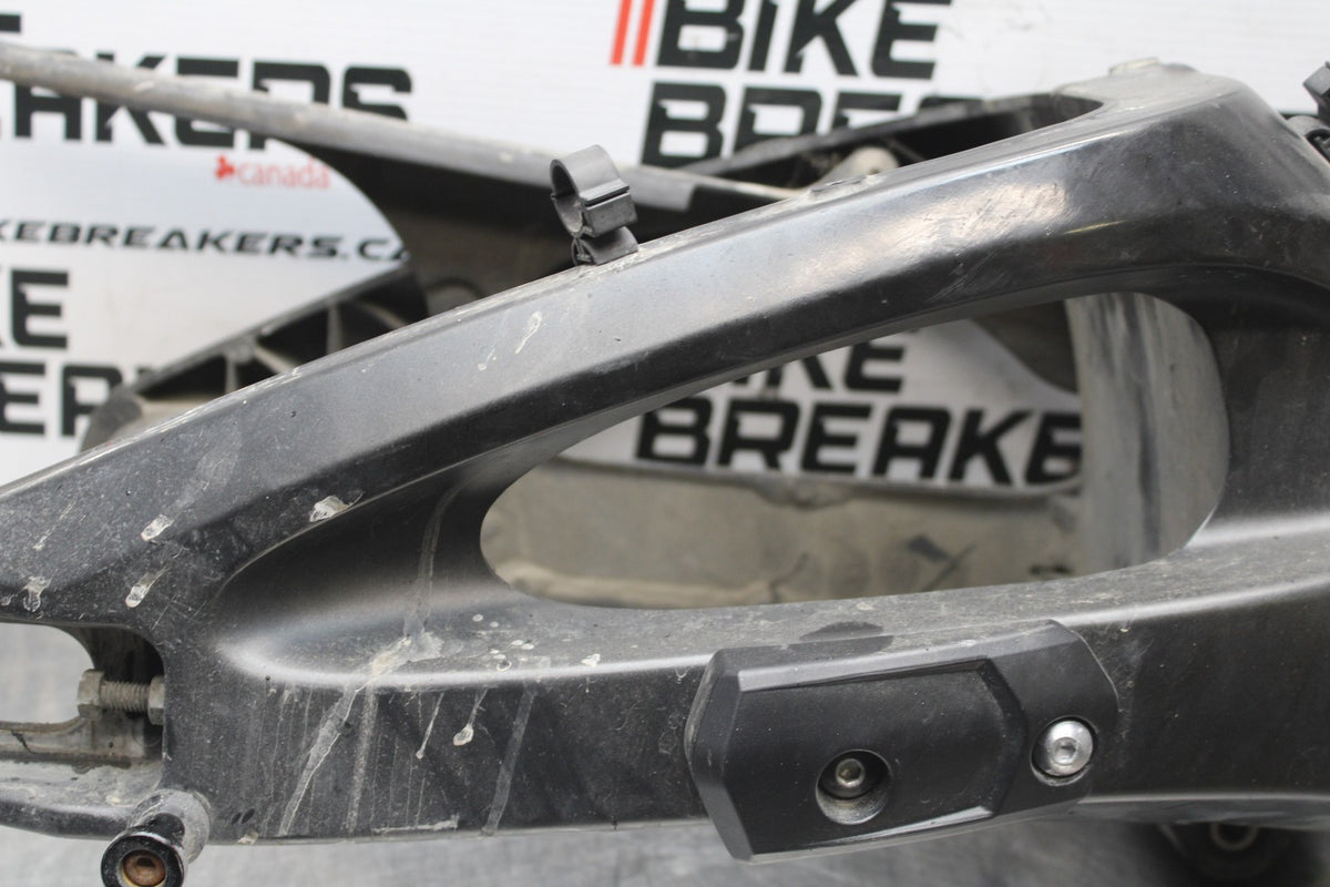 05 YAMAHA YZF R6 REAR SWINGARM BACK SUSPENSION SWING ARM BB814