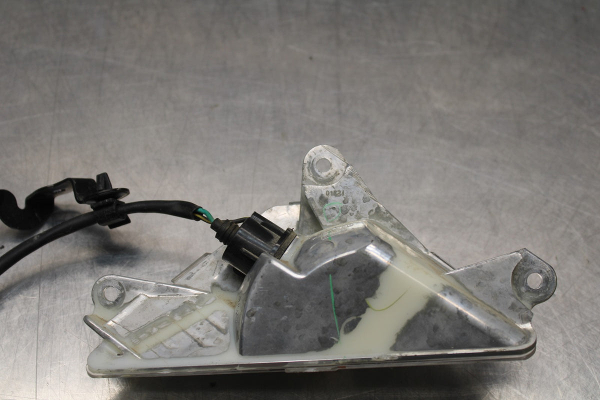 19-23 KAWASAKI NINJA ZX6R LEFT FRONT TURN SIGNAL LIGHT INDICATOR BB188