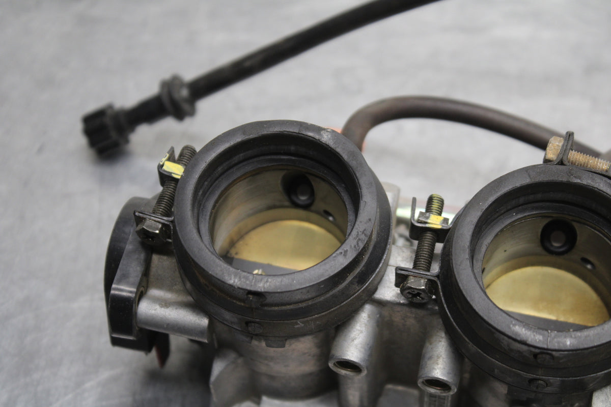 03-04 HONDA CBR600RR MAIN FUEL INJECTORS / THROTTLE BODIES BB134