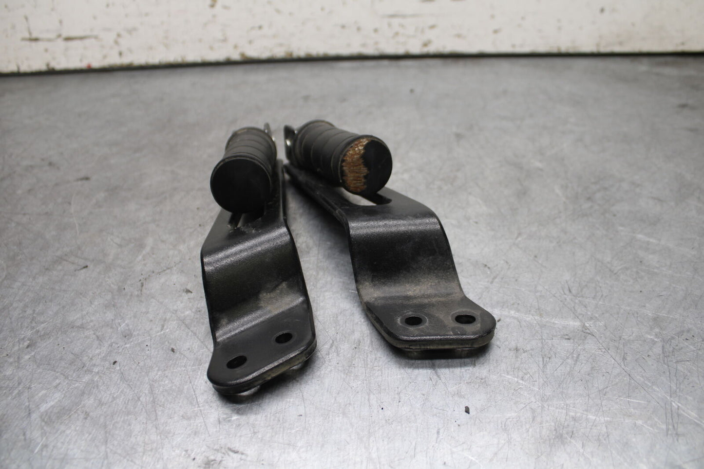 17-24 YAMAHA BOLT XVS950 REAR PASSENGER FOOT STEP PEG BB729