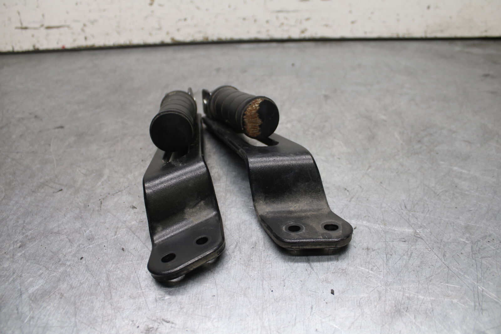 17-24 YAMAHA BOLT XVS950 REAR PASSENGER FOOT STEP PEG BB729