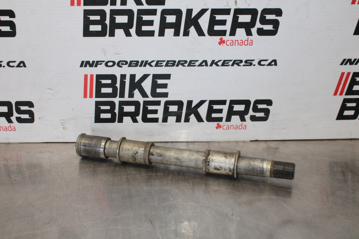 03 KAWASAKI VULCAN 1600 FRONT WHEEL RIM AXLE PIVOT BOLT BB865