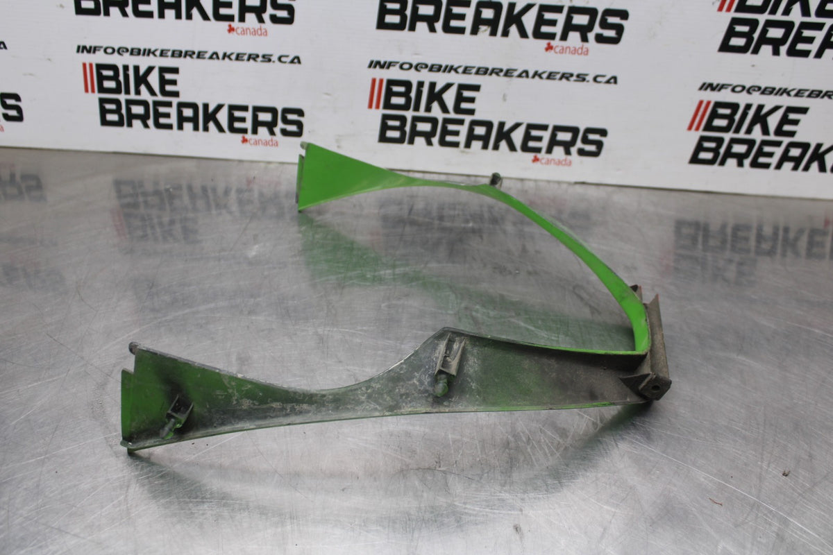 98 KAWASAKI NINJA ZX6 FRONT LOWER INNER EXHAUST V FAIRING COWL GUARD BB870