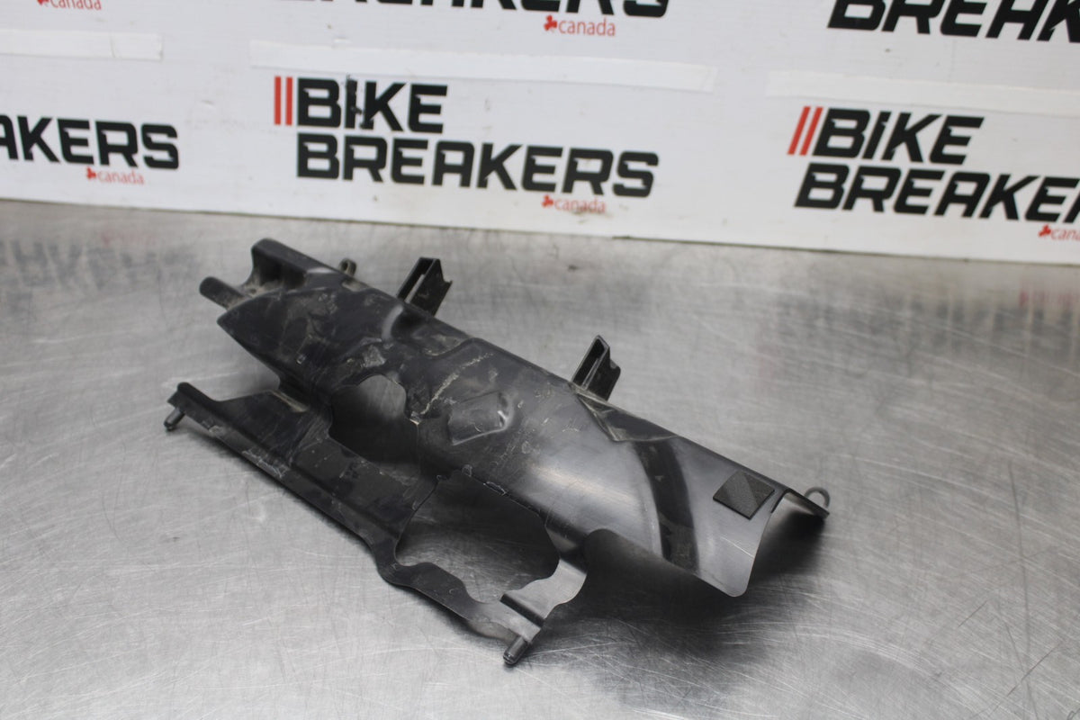 15-26 SUZUKI GSXR600 LOWER FRONT UPPER INNER HEADLIGHT COWL FAIRING  BB888