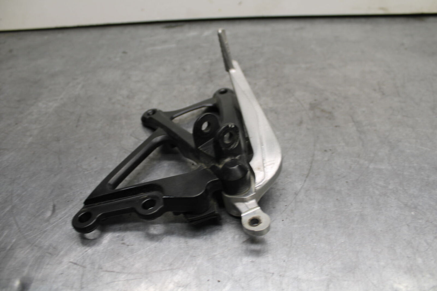 09-14 YAMAHA YZF R1 RIGHT REARSET REAR SET DRIVER FOOT PEG REST STOP BB118