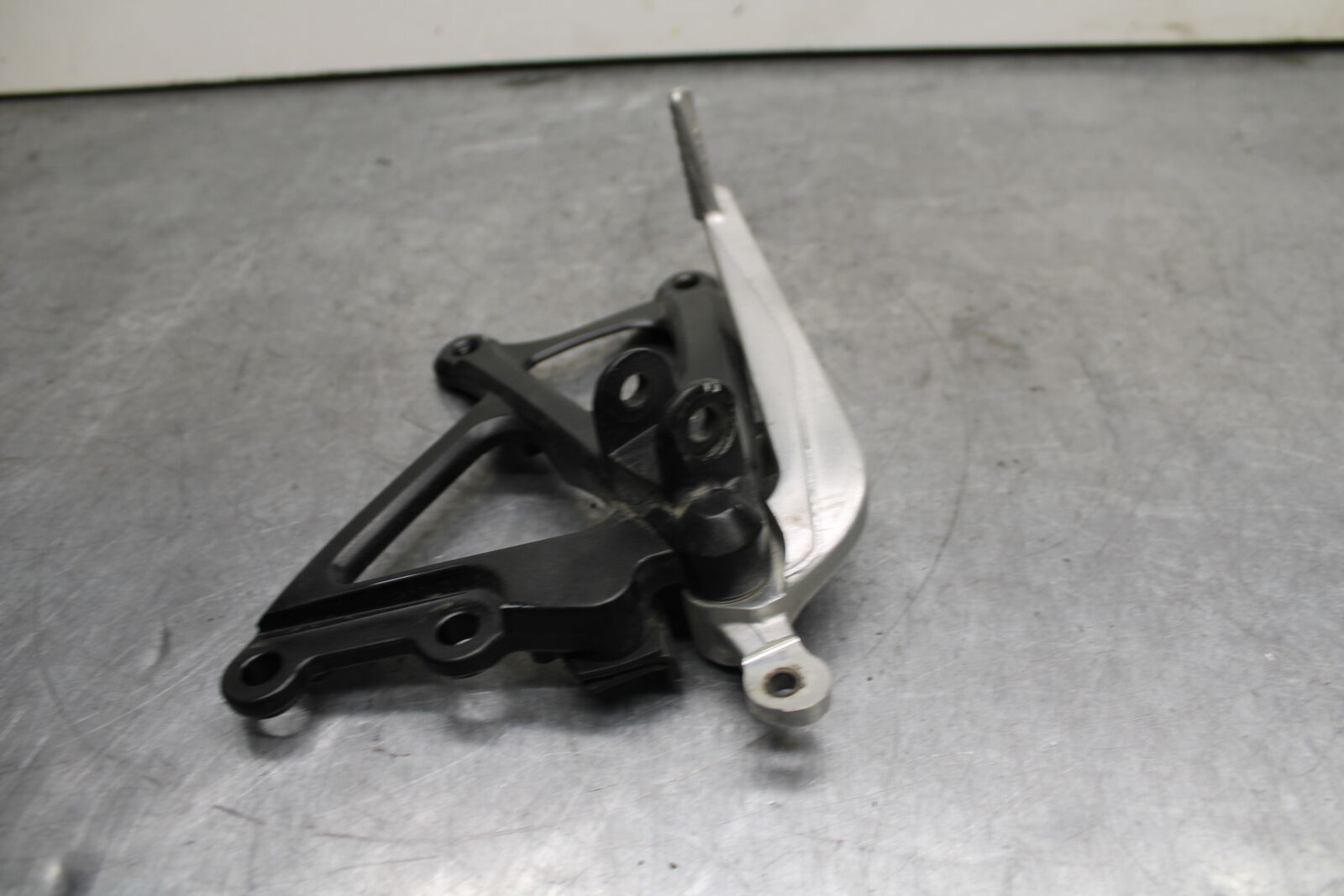 09-14 YAMAHA YZF R1 RIGHT REARSET REAR SET DRIVER FOOT PEG REST STOP BB118