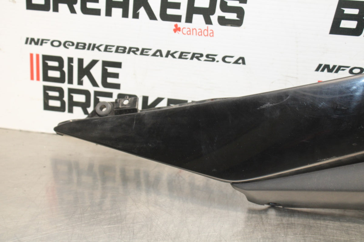 23 YAMAHA YZF R3 LEFT REAR BACK TAIL FAIRING COWL SHROUD BB806