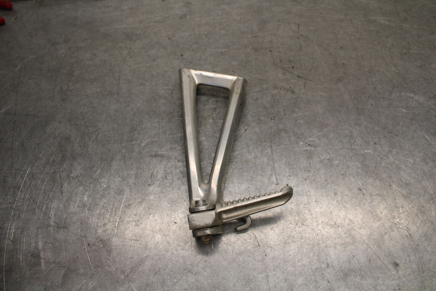08-09 YAMAHA YZF R6S LEFT REAR BACK PASSENGER PEG  BB690