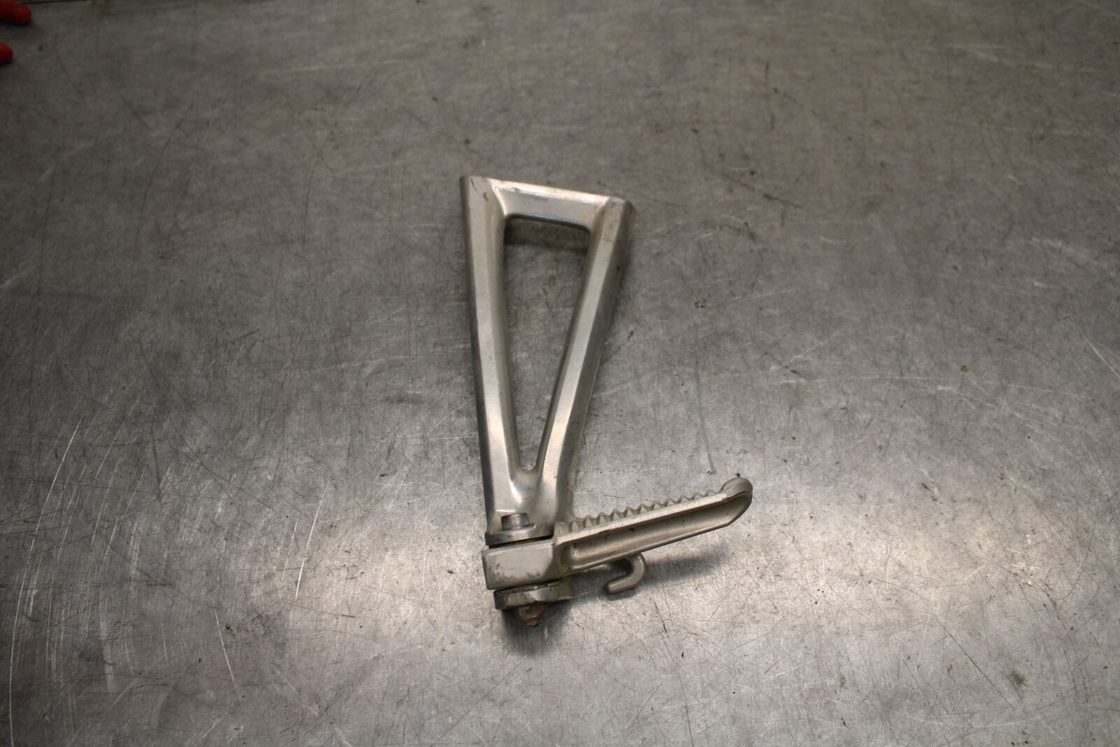 08-09 YAMAHA YZF R6S LEFT REAR BACK PASSENGER PEG  BB690