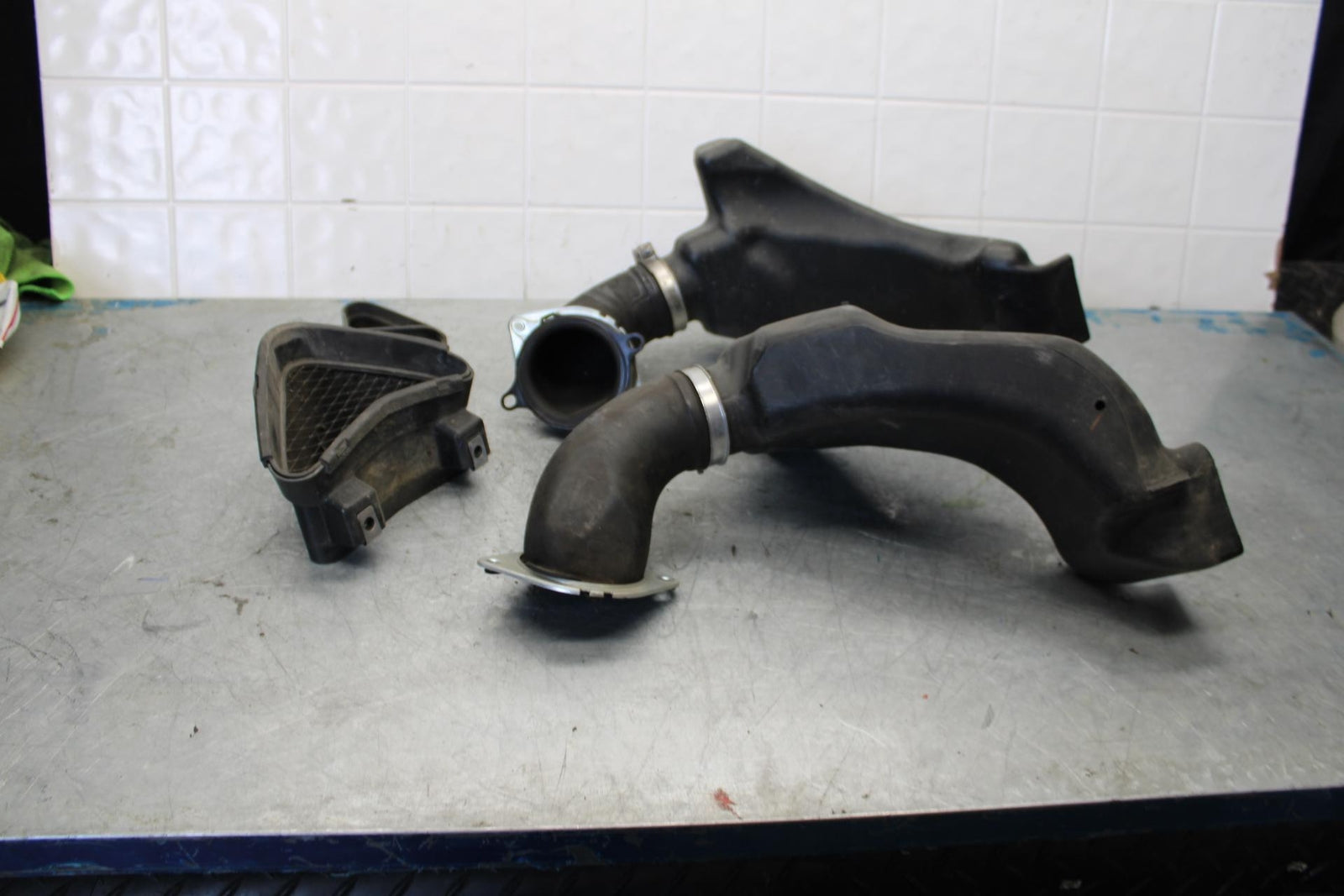 06-07 KAWASAKI NINJA ZX14R RIGHT LEFT AIR INTAKE DUCTS bb433
