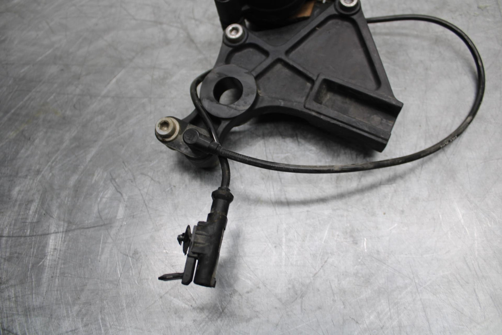 15-17 KAWASAKI EX 650 NINJA  EX 650 ABS REAR BRAKE CALIPER W MOUNT BRACKET BB494