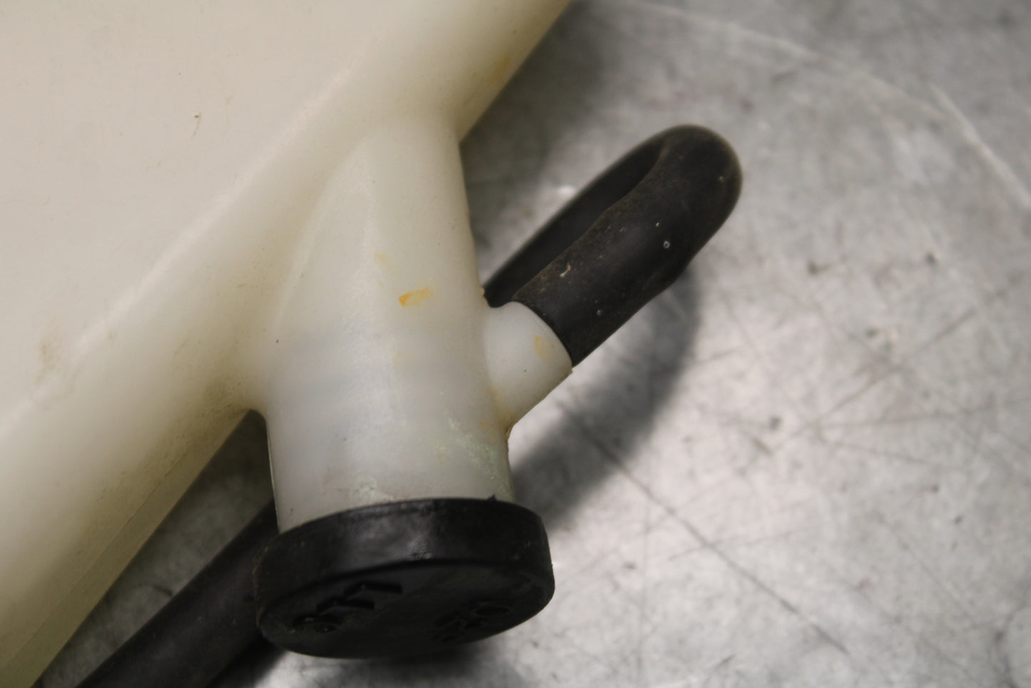 05-06 SUZUKI GSXR1000 COOLANT WATER TANK RESERVOIR BOTTLE 17910-41G00 BB663