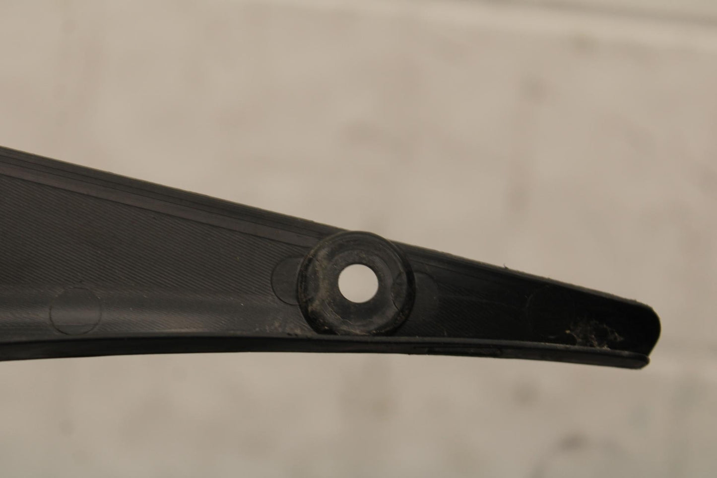 20 SUZUKI GSXR 1000 CENTER UNDER PANEL TRIM COWL BB597