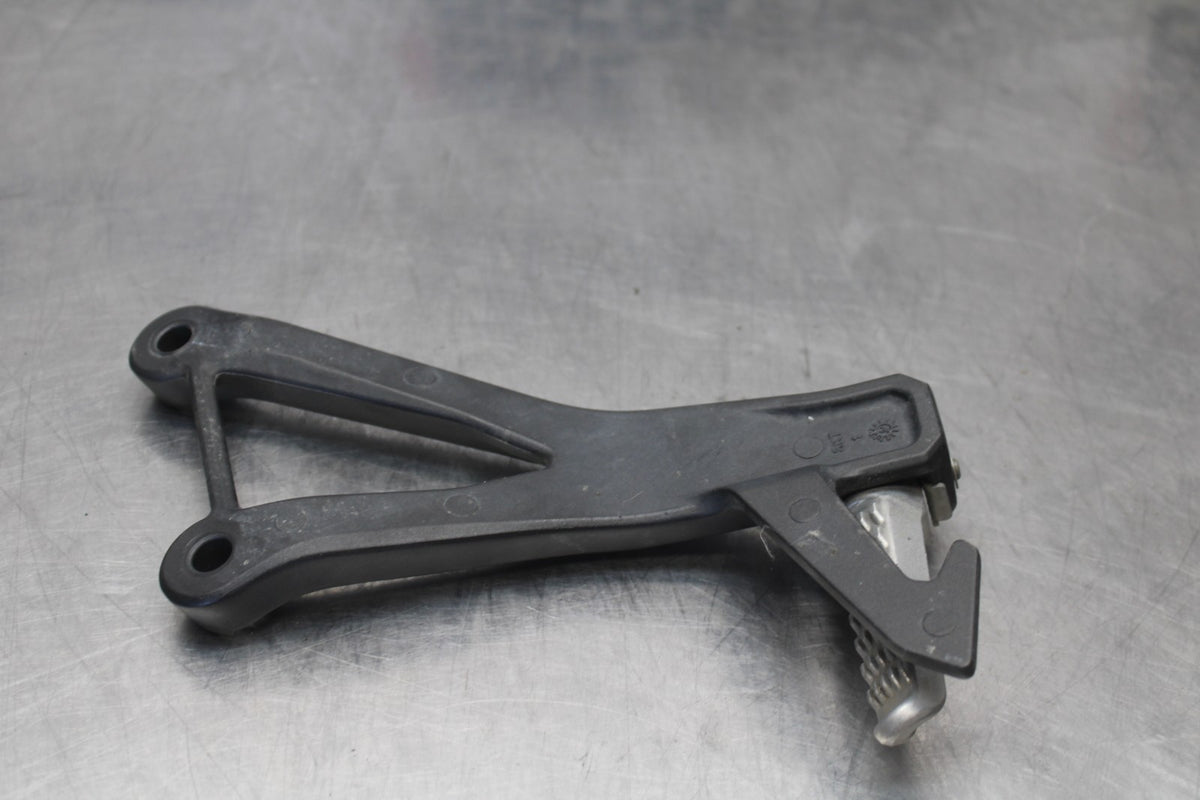 23-26 KAWASAKI NINJA ZX4RR LEFT REAR BACK PASSENGER PEG BB898