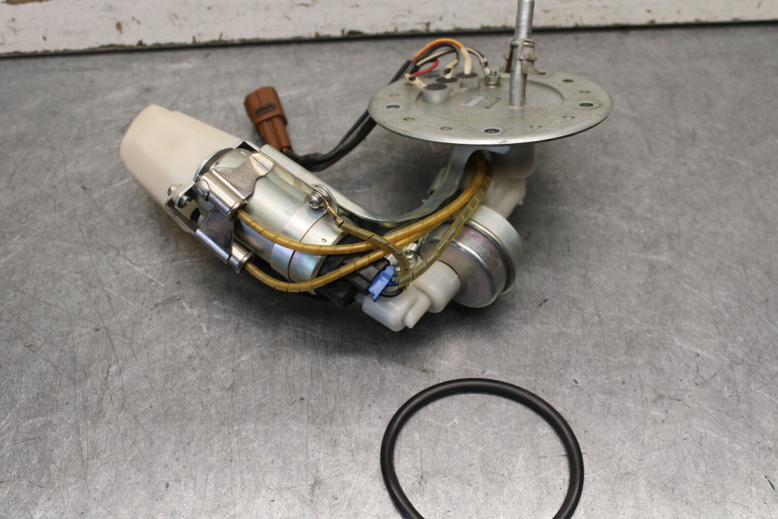 05-06 SUZUKI BOULEVARD M50 FUEL PUMP 15100-10F10 15100-39G00 15100-41F10 BB671