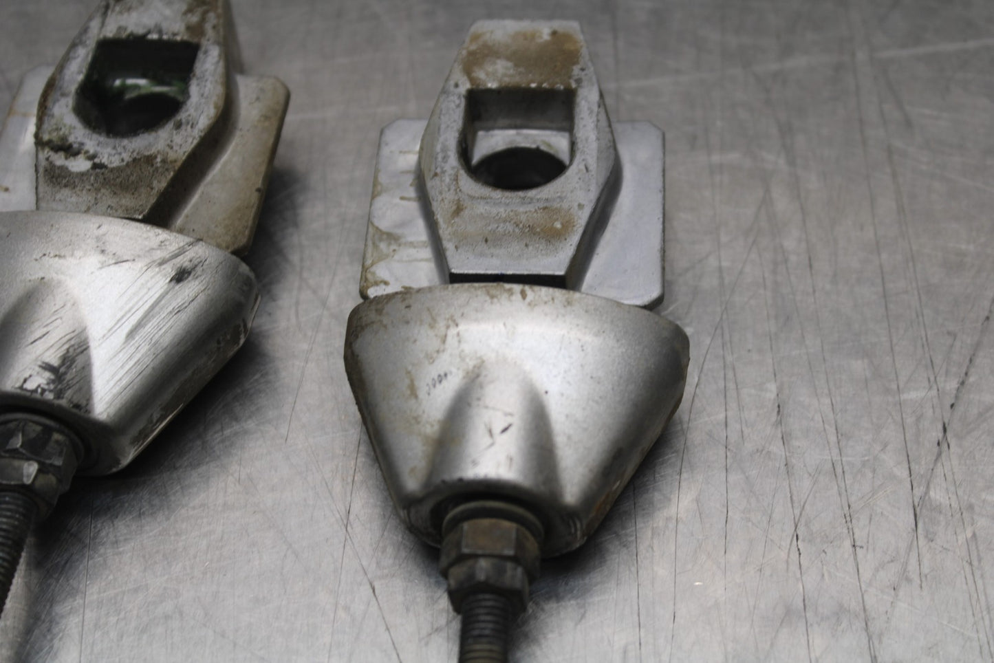 09-10 KAWASAKI ER-6N SWINGARM CHAIN TENSIONER ADJUSTMENT BRACKETS  BB205