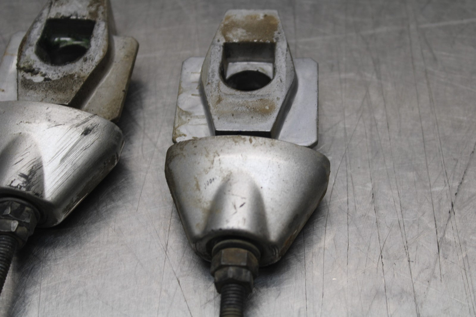 09-10 KAWASAKI ER-6N SWINGARM CHAIN TENSIONER ADJUSTMENT BRACKETS  BB205