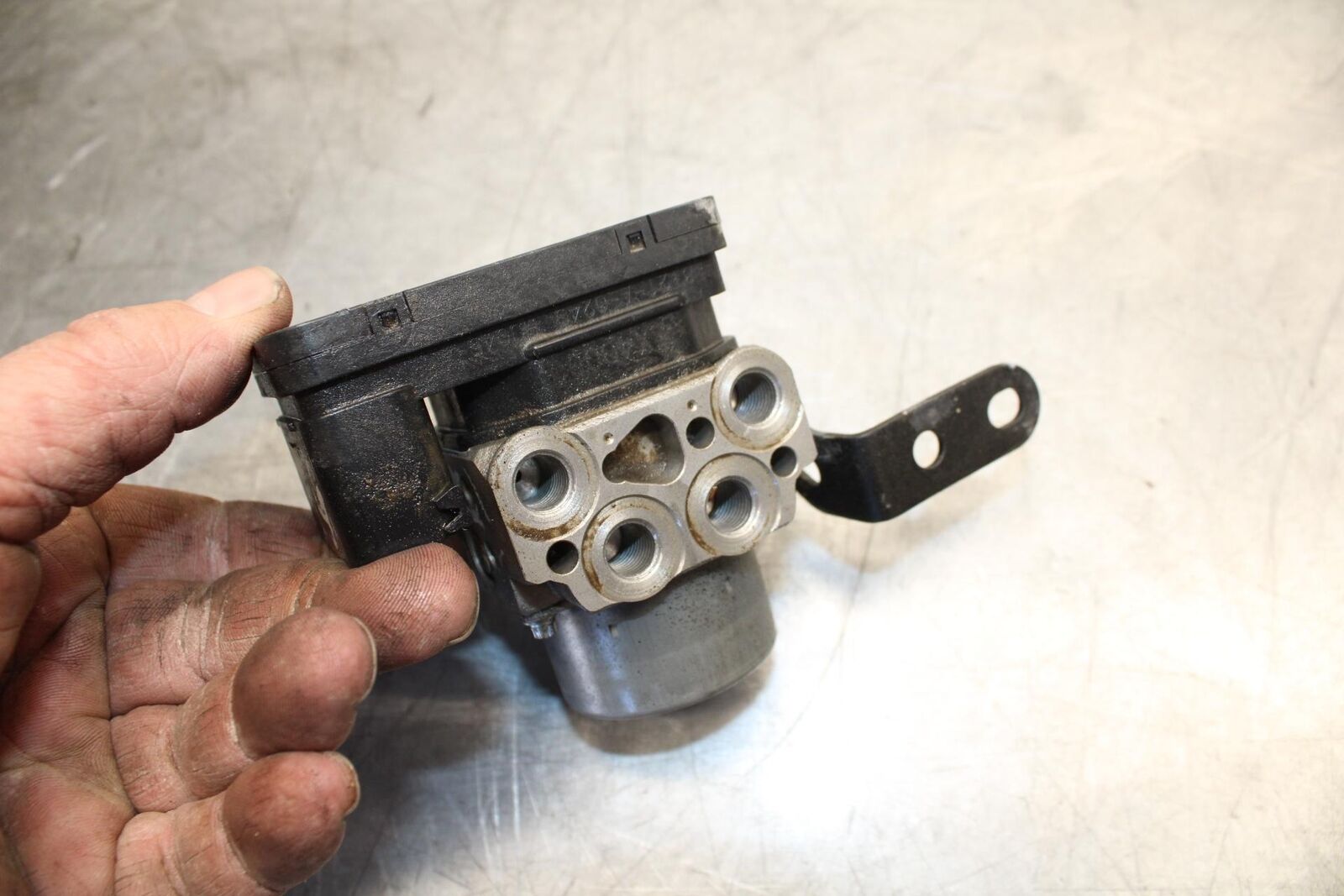 18 KAWASAKI Z 400 ABS PUMP UNIT MODULE BB469