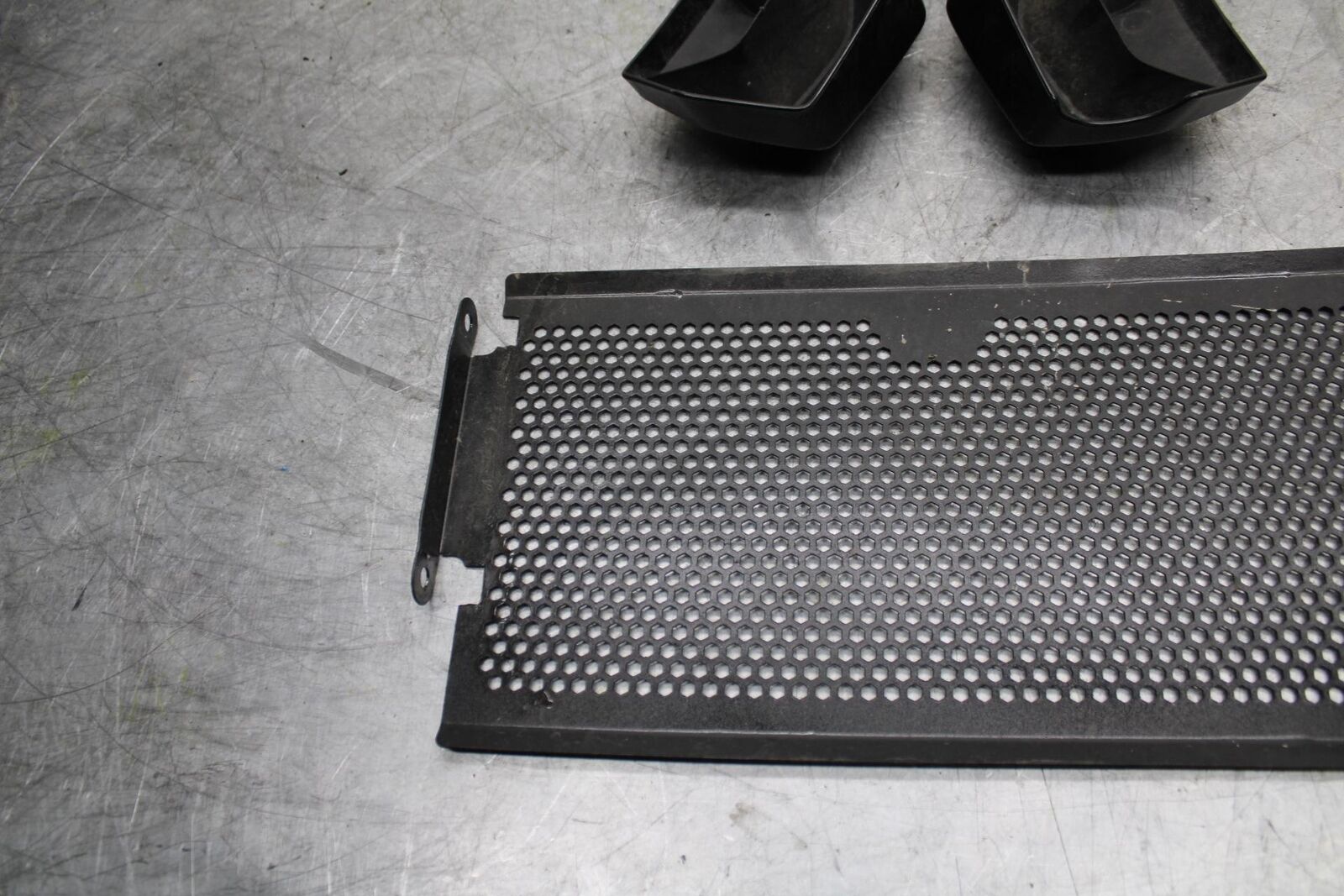 2015 Yamaha FZ07 ENGINE RADIATOR GUARD COVER BB531