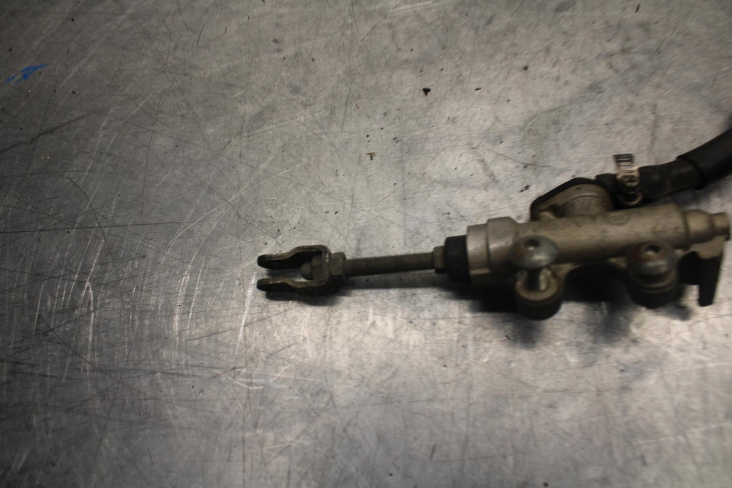 1994 Suzuki GSXR750W REAR BACK BRAKE MASTER CYLINDER W RESERVOIR BB17