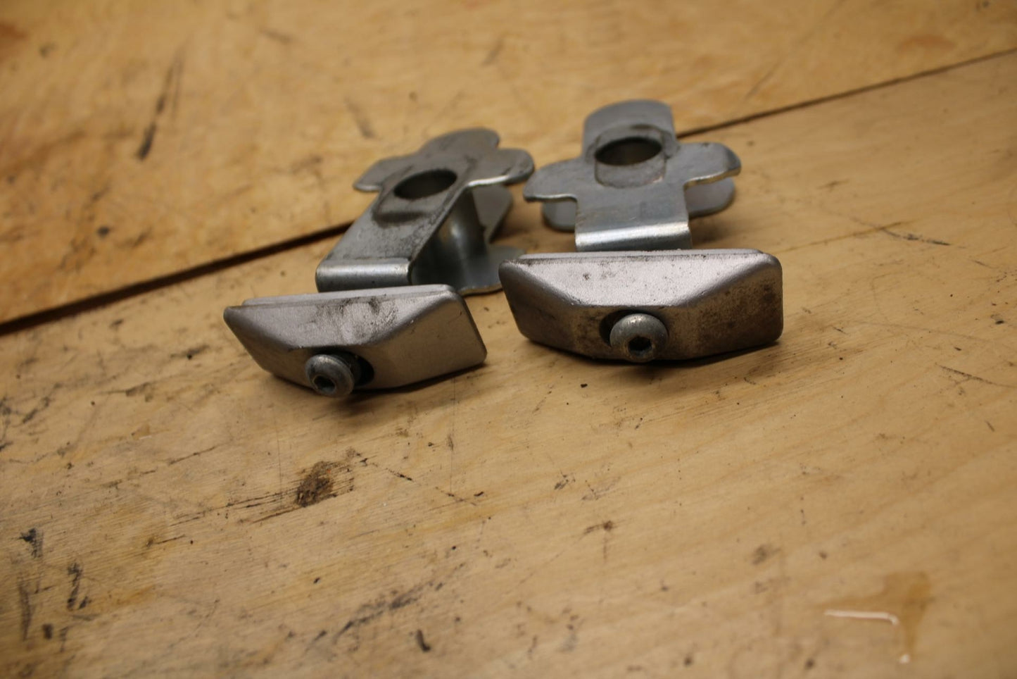 07-12 SUZUKI BANDIT 650S SWINGARM CHAIN TENSIONER ADJUSTMENT BRACKETS  BB328