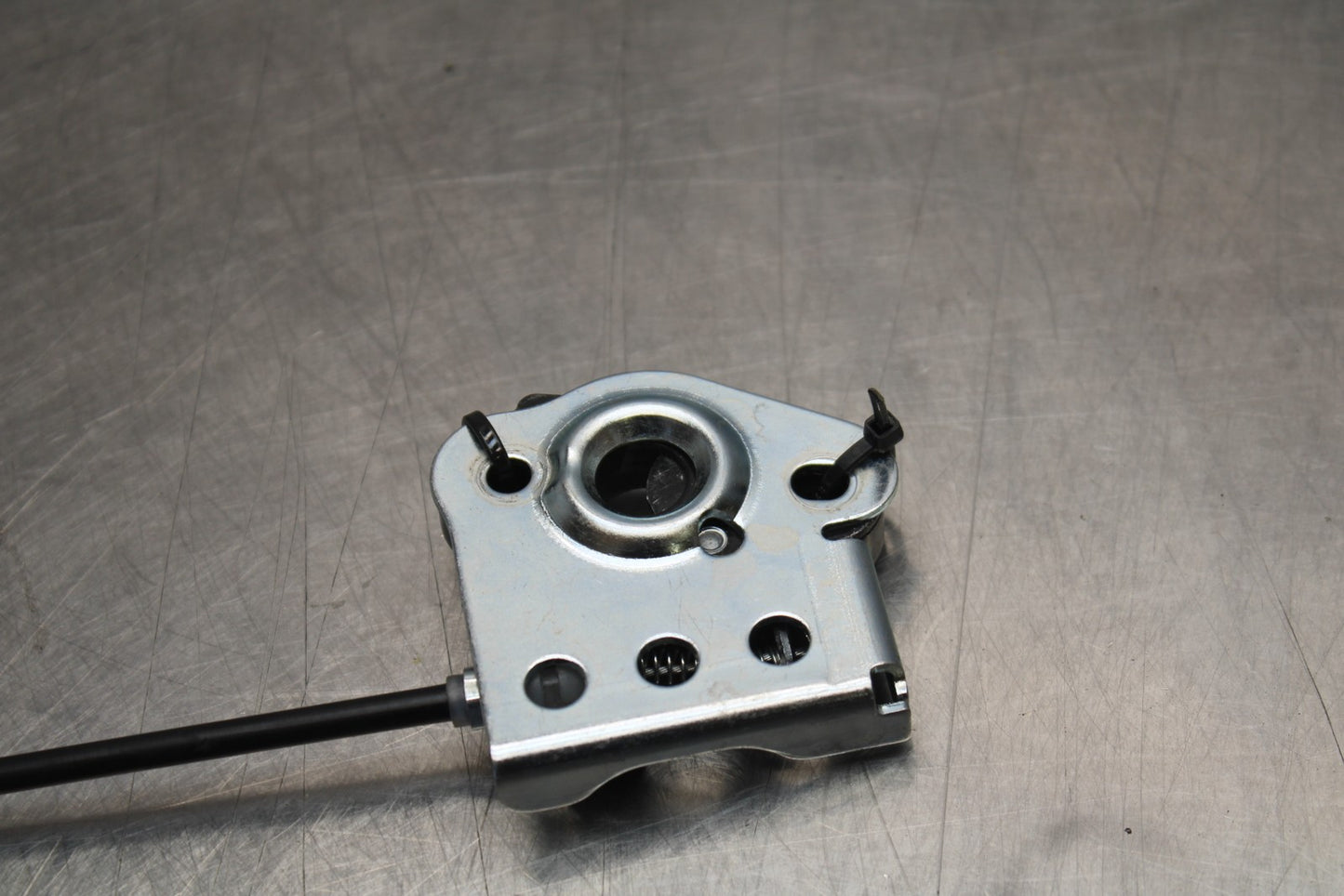 24-25 KAWASAKI NINJA ZX4R REAR PASSENGER SEAT LATCH LOCK ASSEMBLY BB610