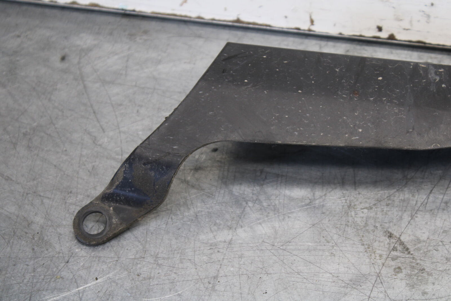 08-16 YAMAHA YZF R6 REAR BACK DRIVE CHAIN GUARD COVER 2C0-22311-00-00 BB665
