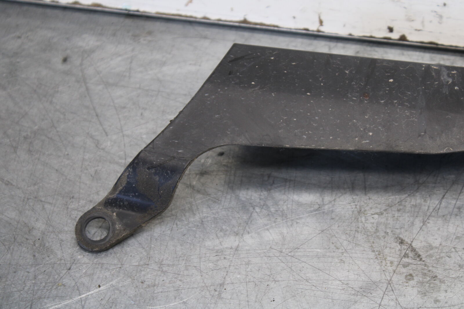 08-16 YAMAHA YZF R6 REAR BACK DRIVE CHAIN GUARD COVER 2C0-22311-00-00 BB665