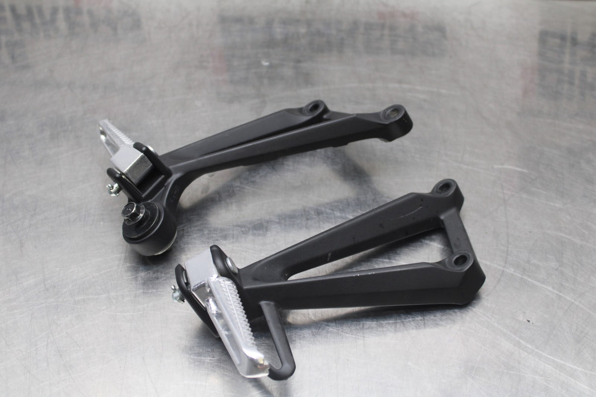 15-19 YAMAHA YZF R3 REAR BACK PASSENGER PEG SET PAIR BB800