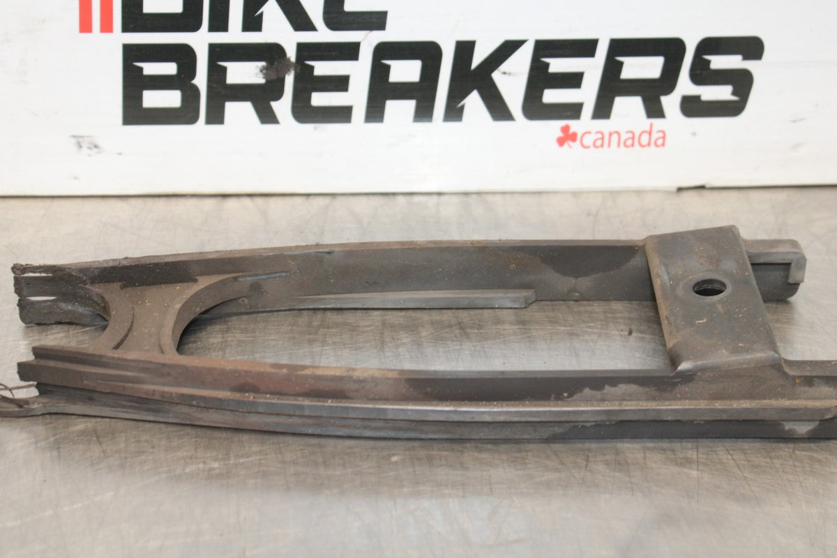 03 YAMAHA YZF R1 SWINGARM CHAIN BUFFER SLIDER GUIDE BB895