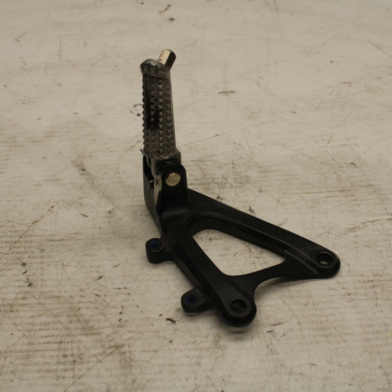 09-14 YAMAHA YZF R1 LEFT REARSET REAR SET DRIVER FOOT PEG REST STOP BB286