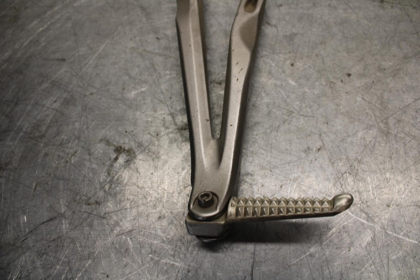2007 Yamaha YZF R1 LEFT REAR PASSENGER PEG 5JJ-27431-10-00 5VY-2741L-00-00 BB523